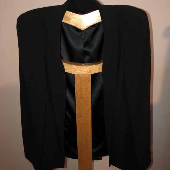 G.I.L.I Milano cape blazer in blk with open front - Picture 2 of 7